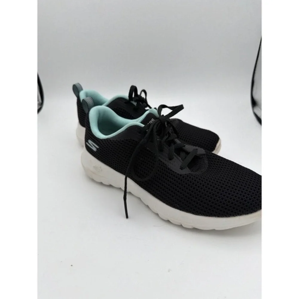 Skechers go walk